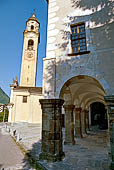 Val Bregaglia - Piuro, l'antico ospedale dei poveri con l'alto campanile della chiesa di s. Maria Assunta. 